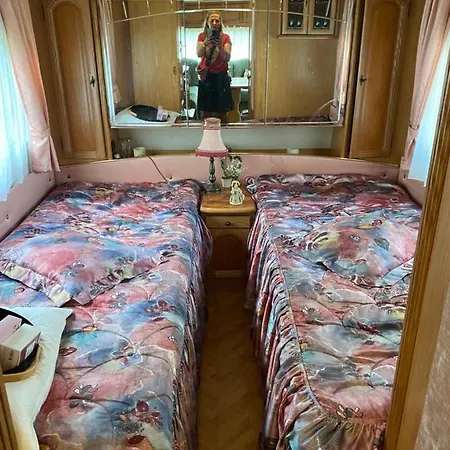 Lille Campingvogn Med Fortelt * Gråsten